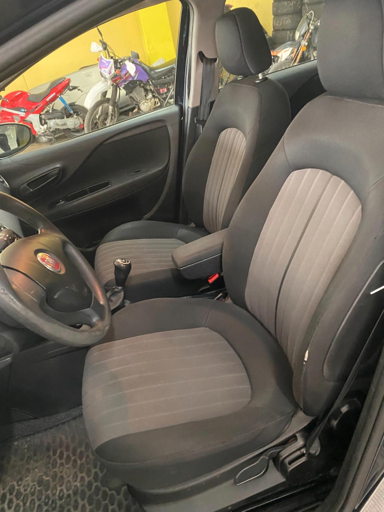 Fiat Punto 1.3 MJT II S&S 95 CV 5