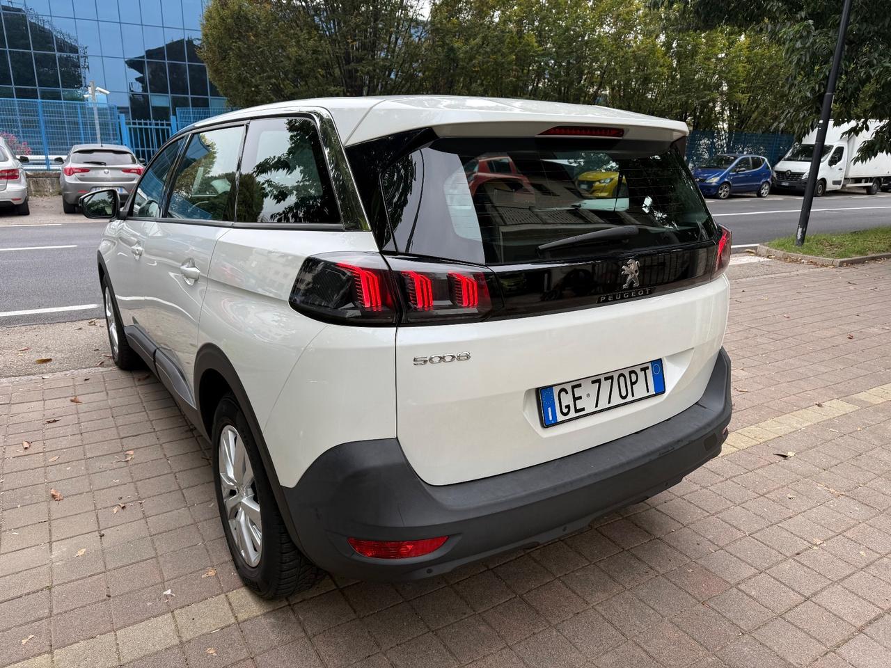 Peugeot 5008 BlueHDi 130 S&S Business