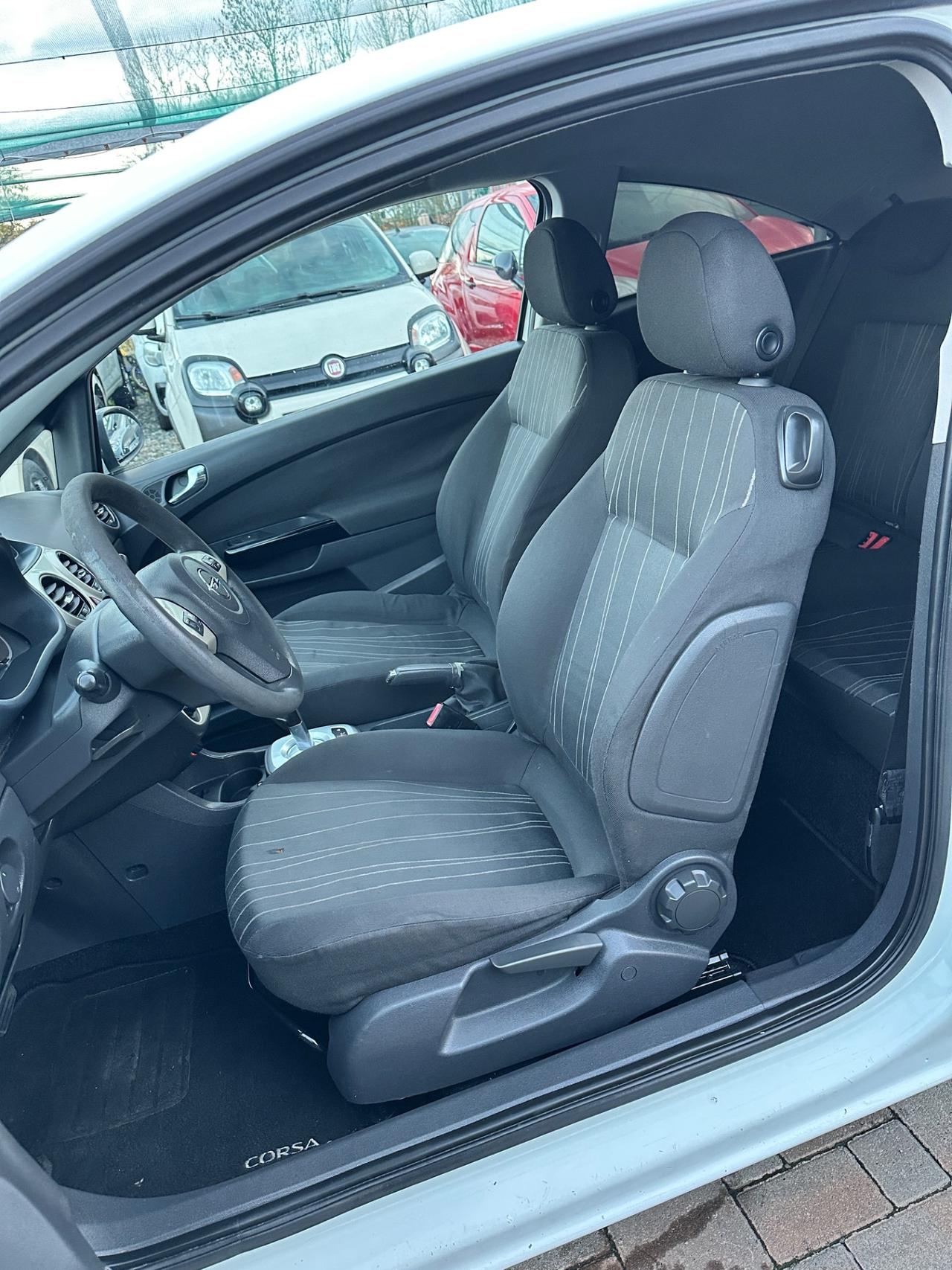 Opel Corsa 1.2 Benzina cambio automatico