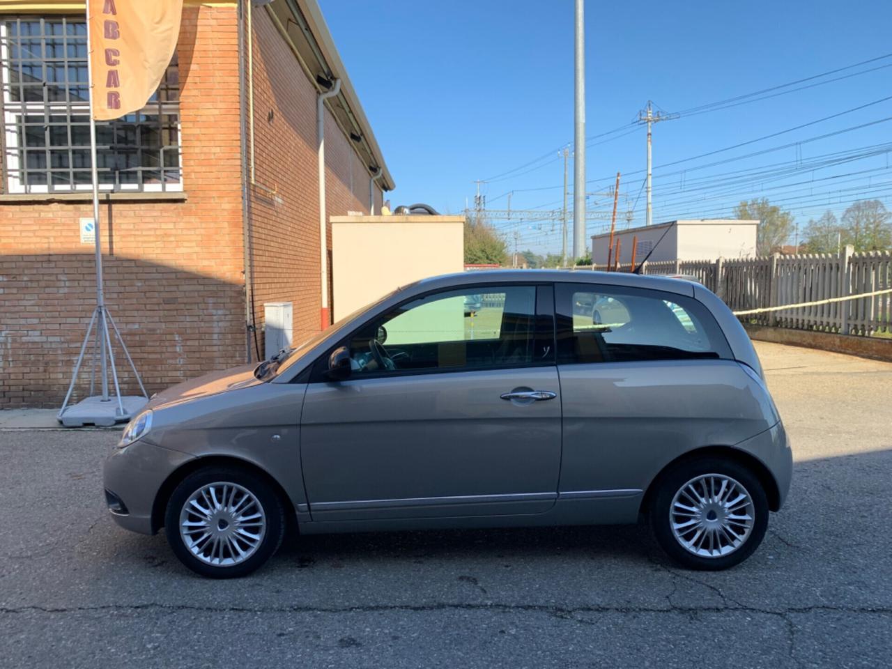 Lancia Ypsilon 1.2 Gpl 51kw(69cv) Neopatentati Ok