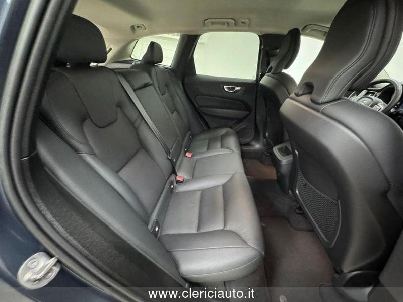 Volvo XC60 B4 (d) AWD automatico Plus Dark