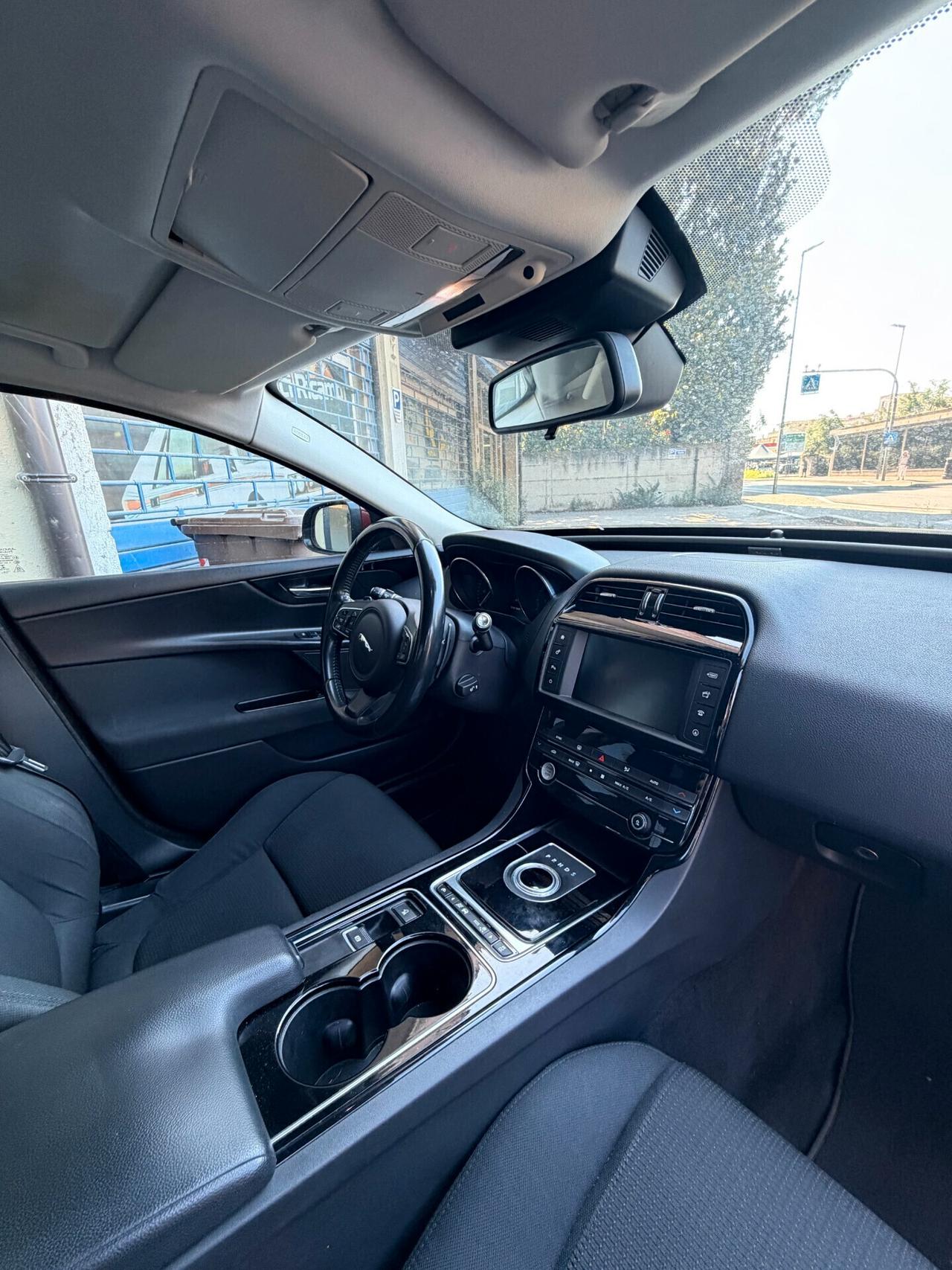 Jaguar XE 2.0 D Turbo 180CV Pure Business Edition