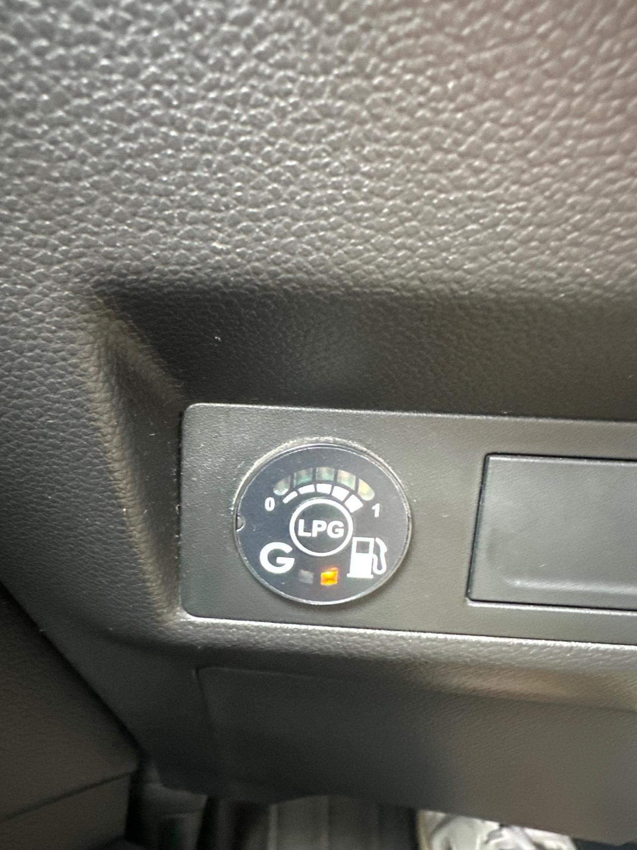RENAULT CAPTUR 1.0GPL DI SERIE/NAVI/R.CAMERA/B.SHAFT