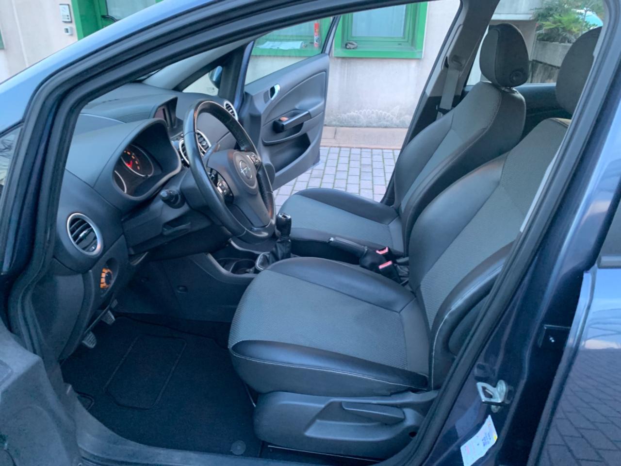 Opel Corsa 1.4 16V 5 porte Cosmo