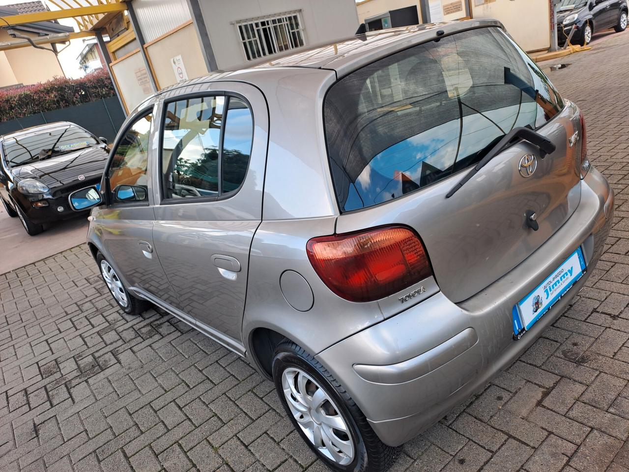 Toyota Yaris 1.3i 16V cat 5 porte Sol