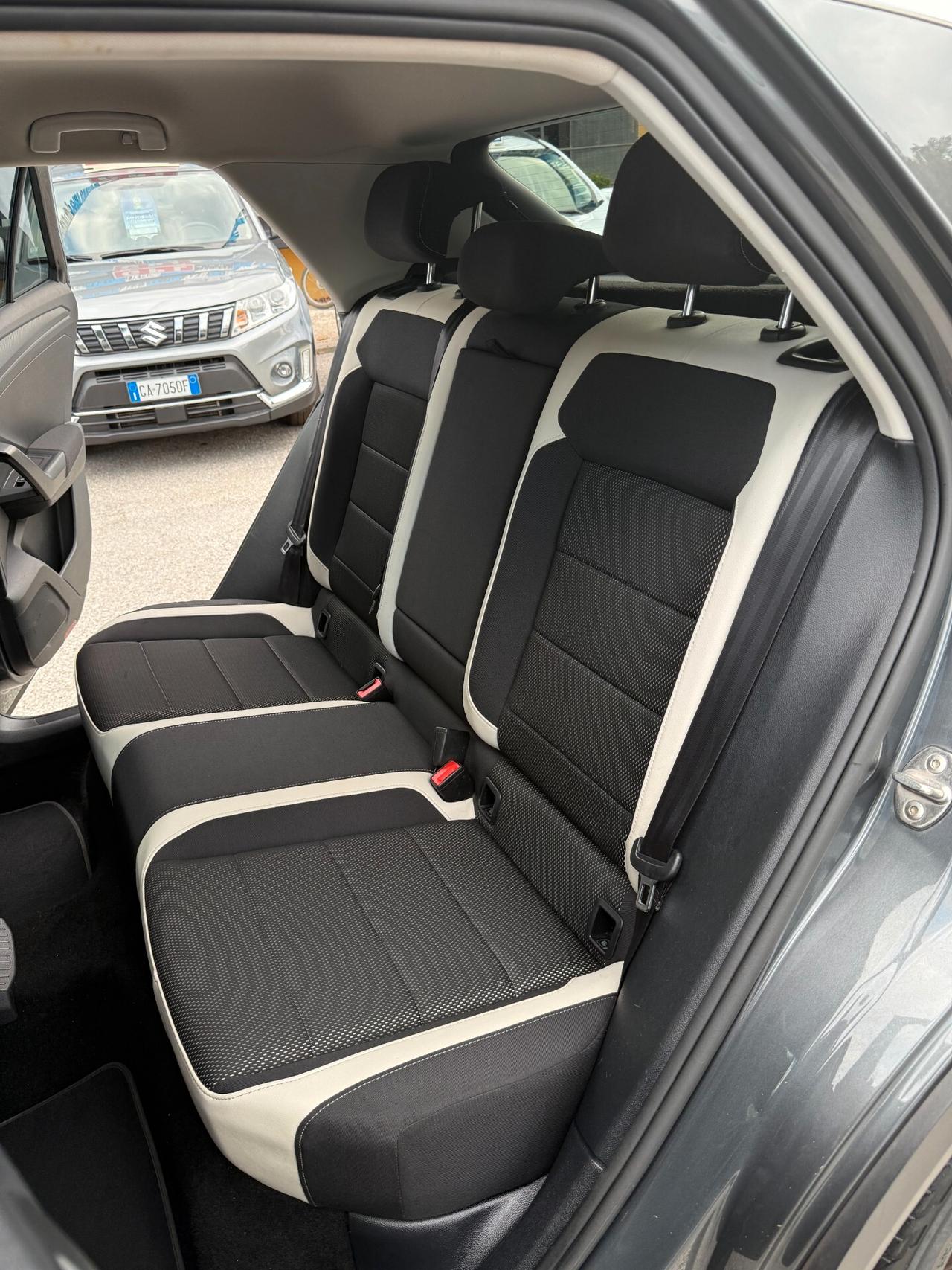"DA VETRINA" Volkswagen T-Roc 1.6 TDI Advanced
