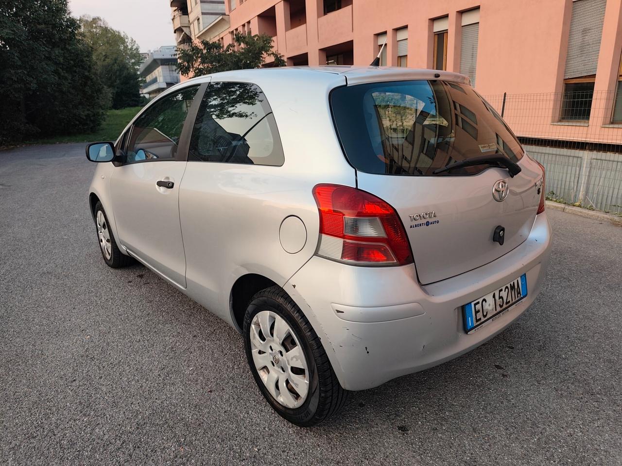 Toyota Yaris 1.0 benzina euro 4 neopatentati