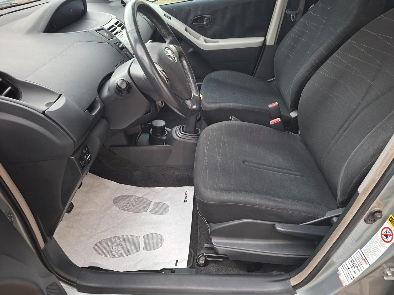 Toyota Yaris 1.3 5p. Sol *NEOPATENTATI*