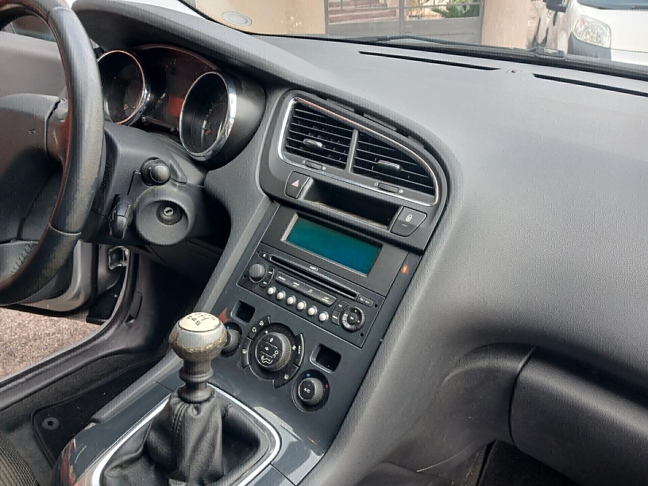 Peugeot 5008 1.6 HDi 7 POSTI