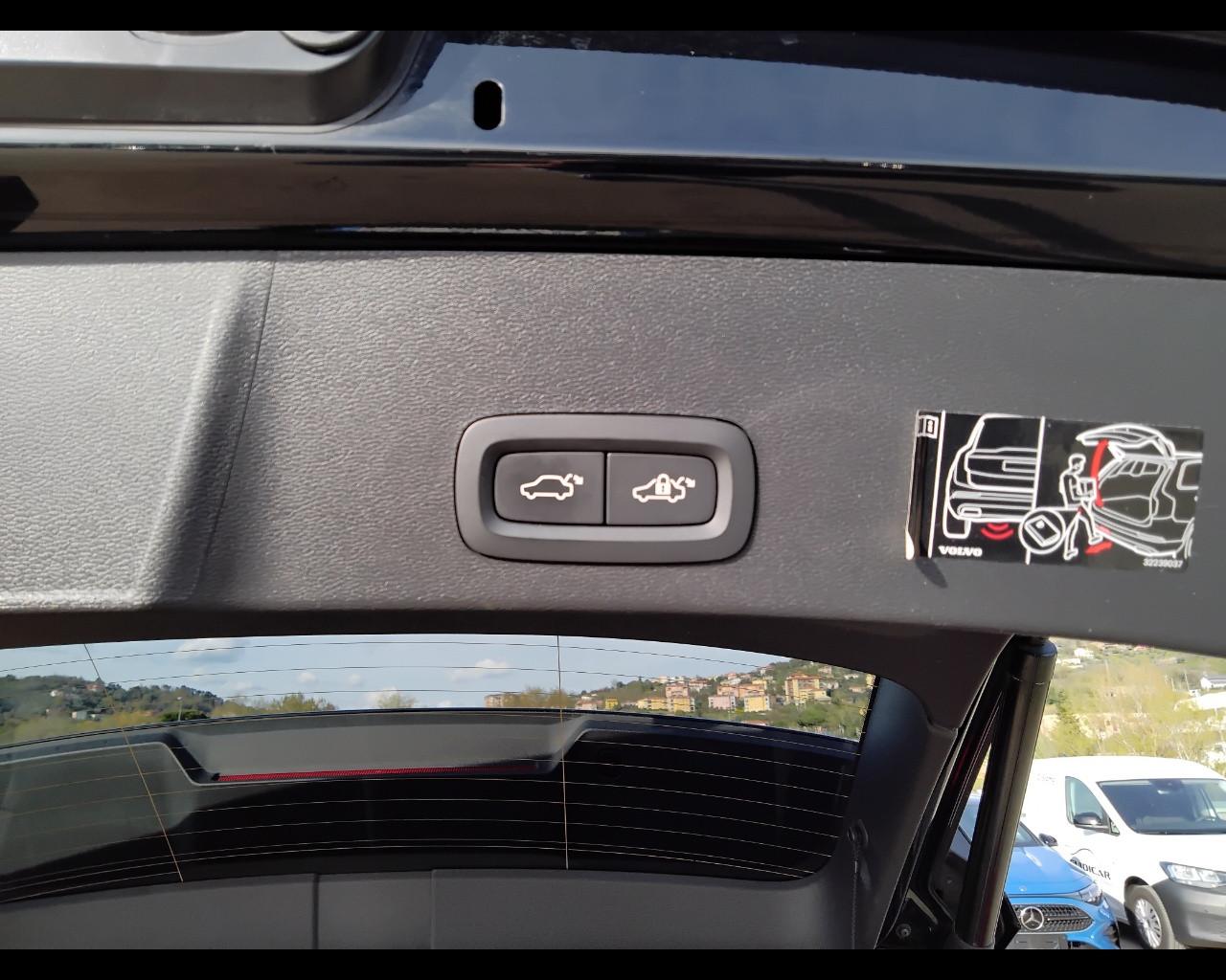 VOLVO XC40 - XC40 1.5 t2 Momentum Pro auto my21