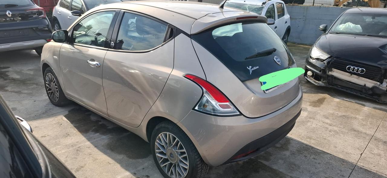 APRI E LEGGI Lancia Ypsilon 1.2 69 CV 5 porte GPL Ecochic