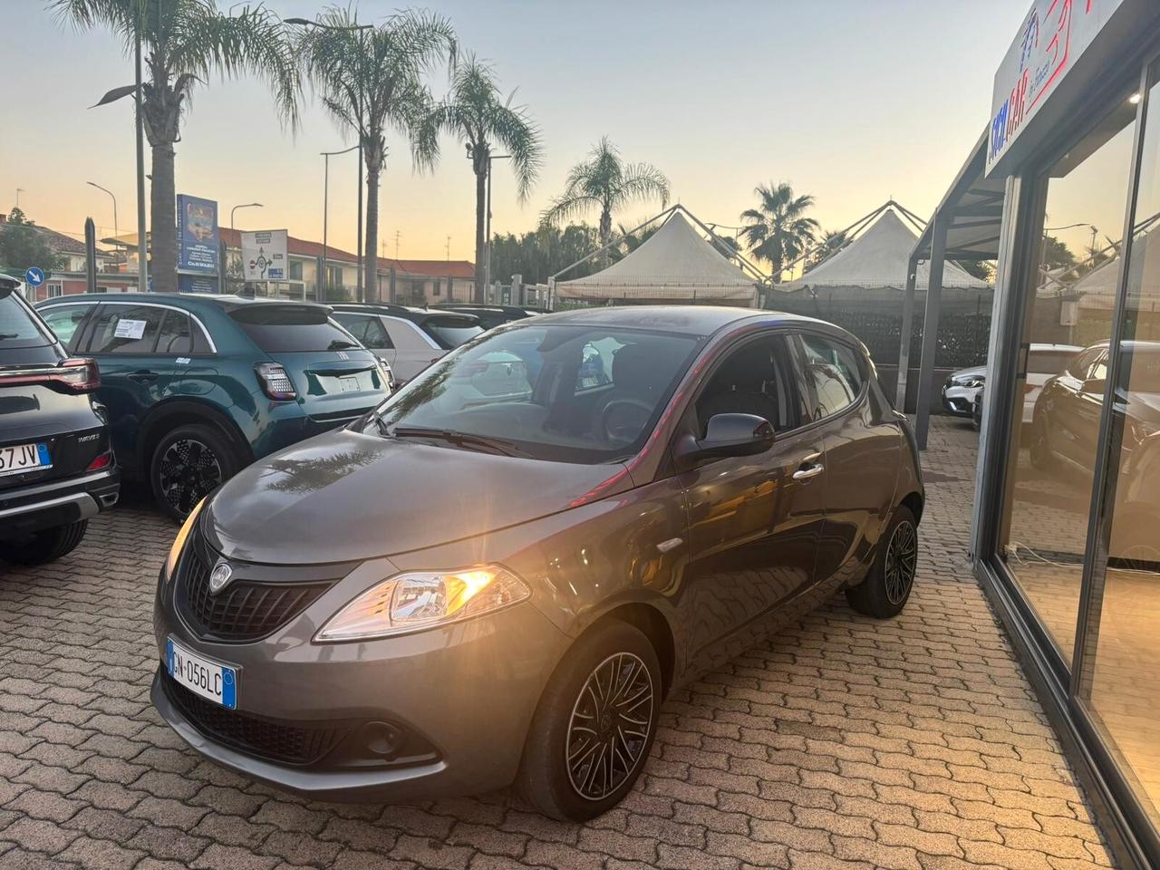 Lancia Ypsilon 1.0 FireFly 5 porte S&S Hybrid Alberta Ferretti