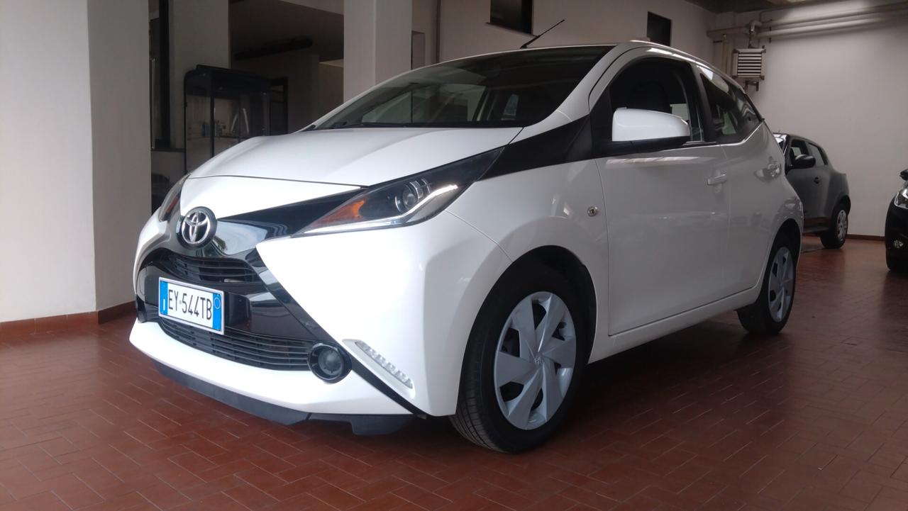 Toyota Aygo 1.0 VVT-i 69 CV 5 porte x-play MMT