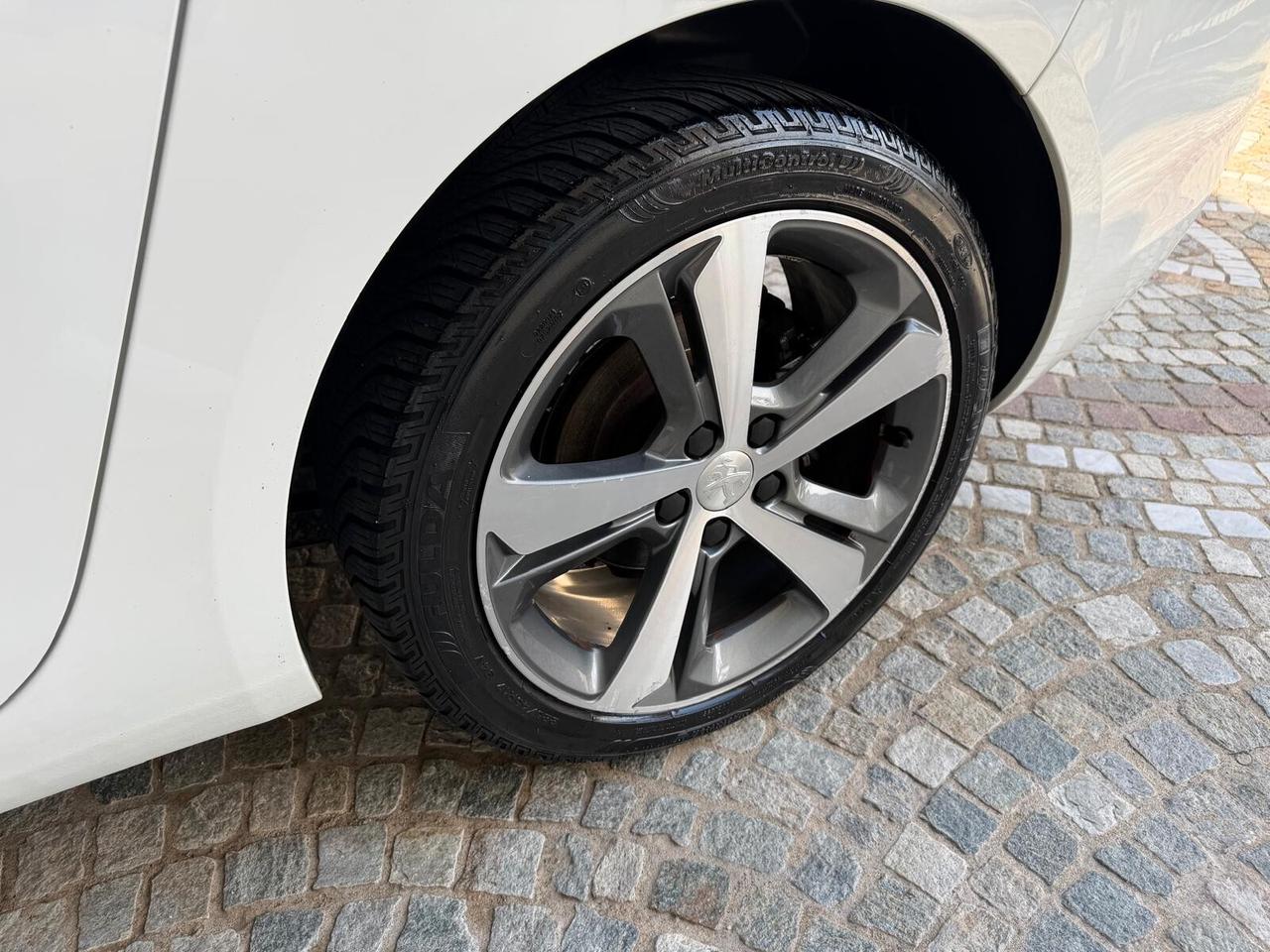 Peugeot 308 1.6 BlueHDi 100 S&S SW Allure
