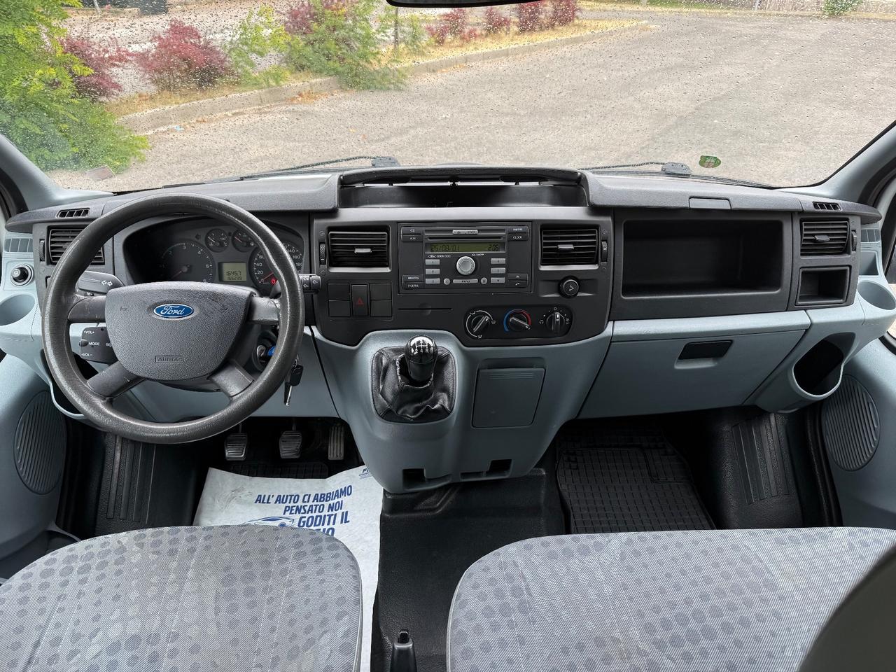 Ford transit 9 posti