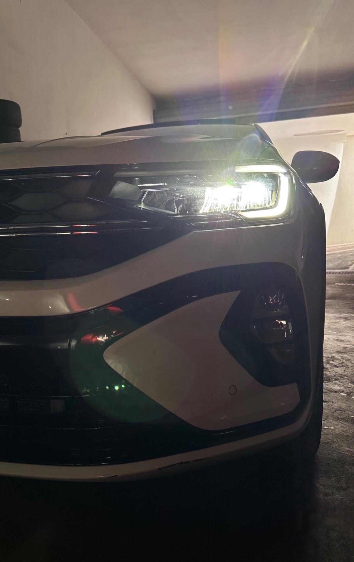 Volkswagen Taigo 1.0 TSI 110 CV R-Line- 10/2022 TETTO/LED