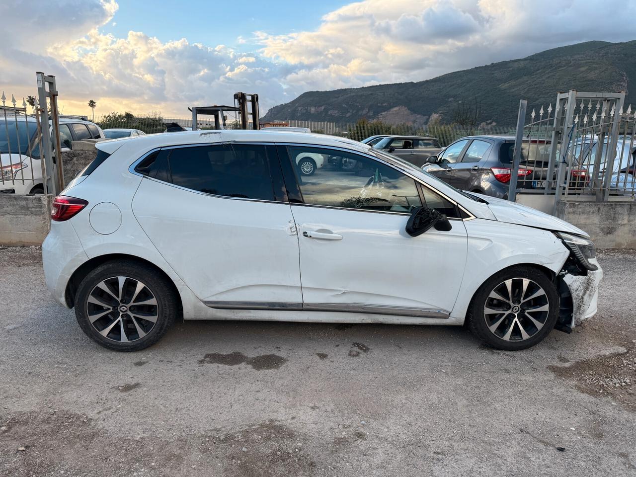 RENAULT CLIO 2023 1.0 BENZINA/GPL 101 CV *SINISTRATA