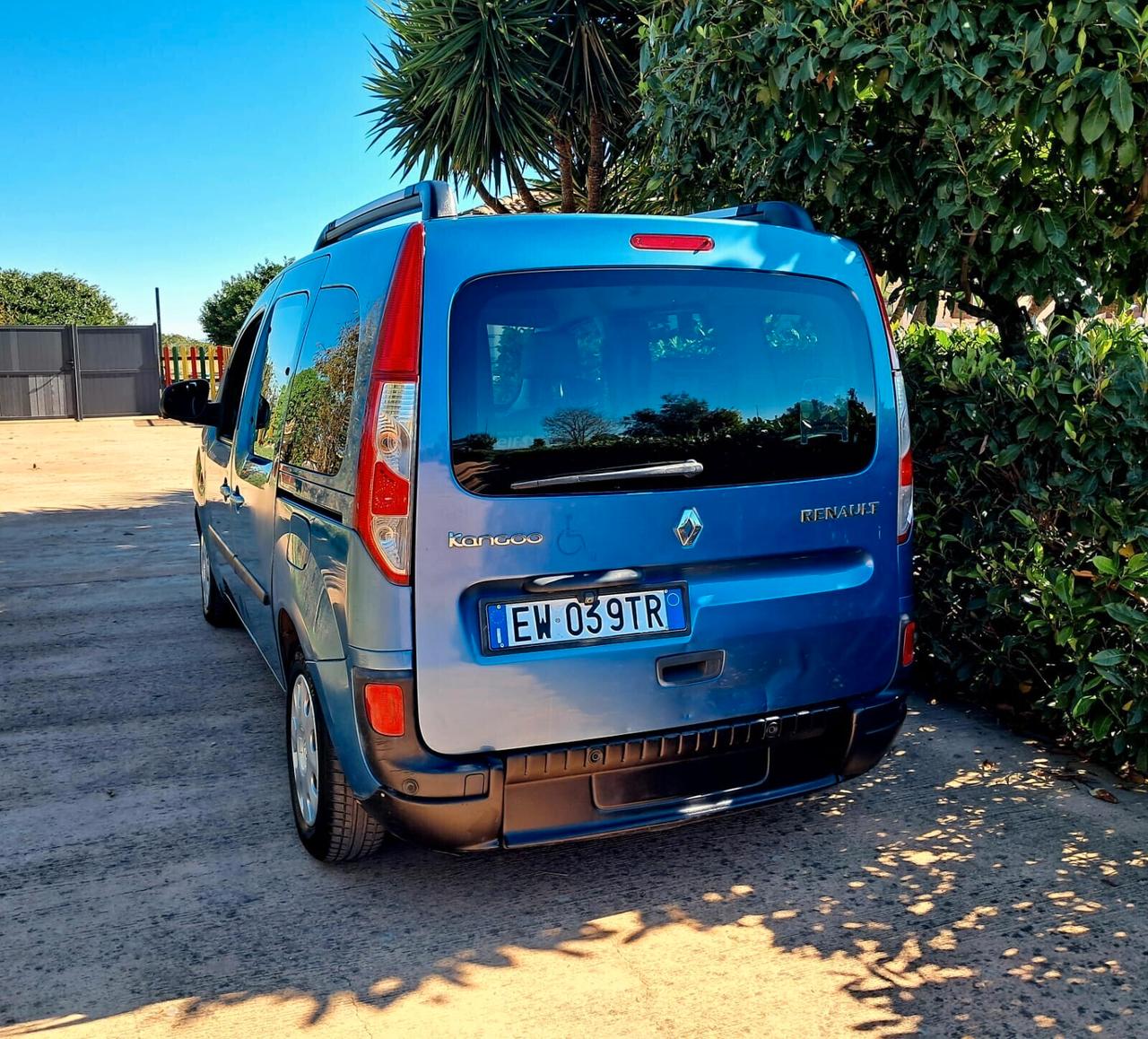 Renault Kangoo TRASPORTO DISABILI PIANALE RIBASSATO