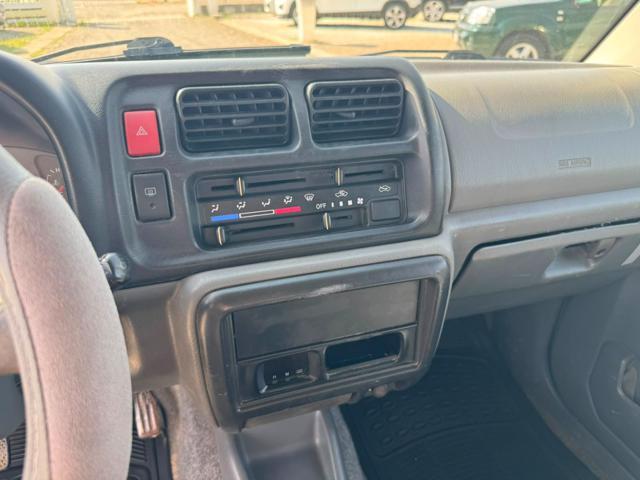 SUZUKI Jimny 1.3i 16V cat 4WD JLX