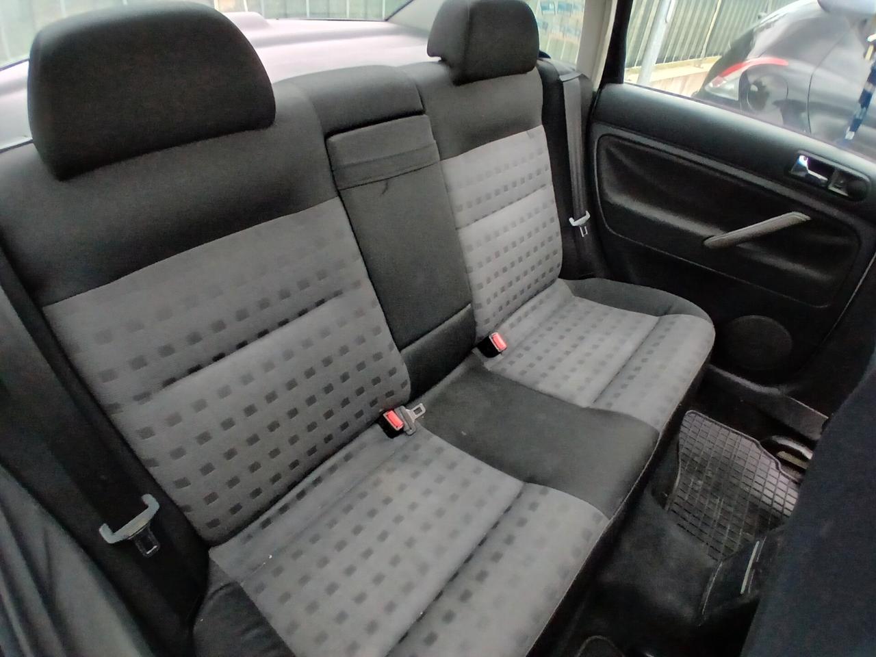 Volkswagen Passat 1.9 TDI 130CV BERLINA COMFORTLINE
