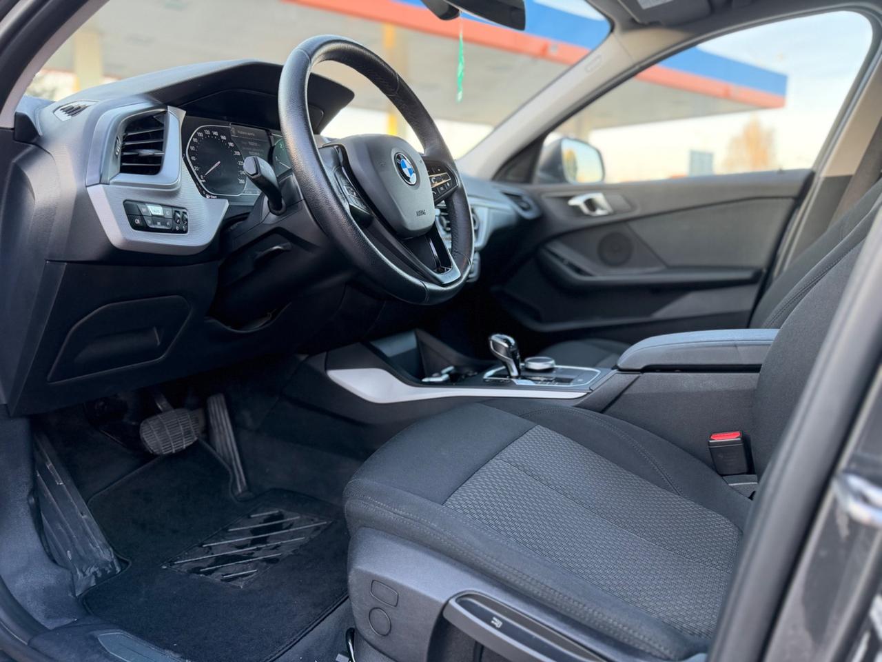 Bmw 116 116d 5p. Business Advantage