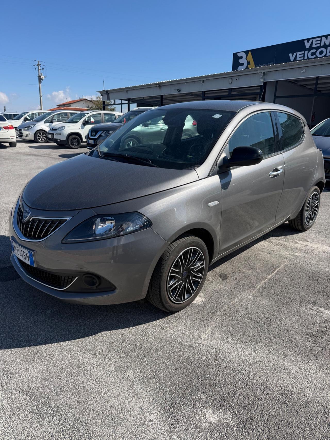 Lancia Ypsilon 1.0 FireFly 5 porte S&S Hybrid Ecochic Silver