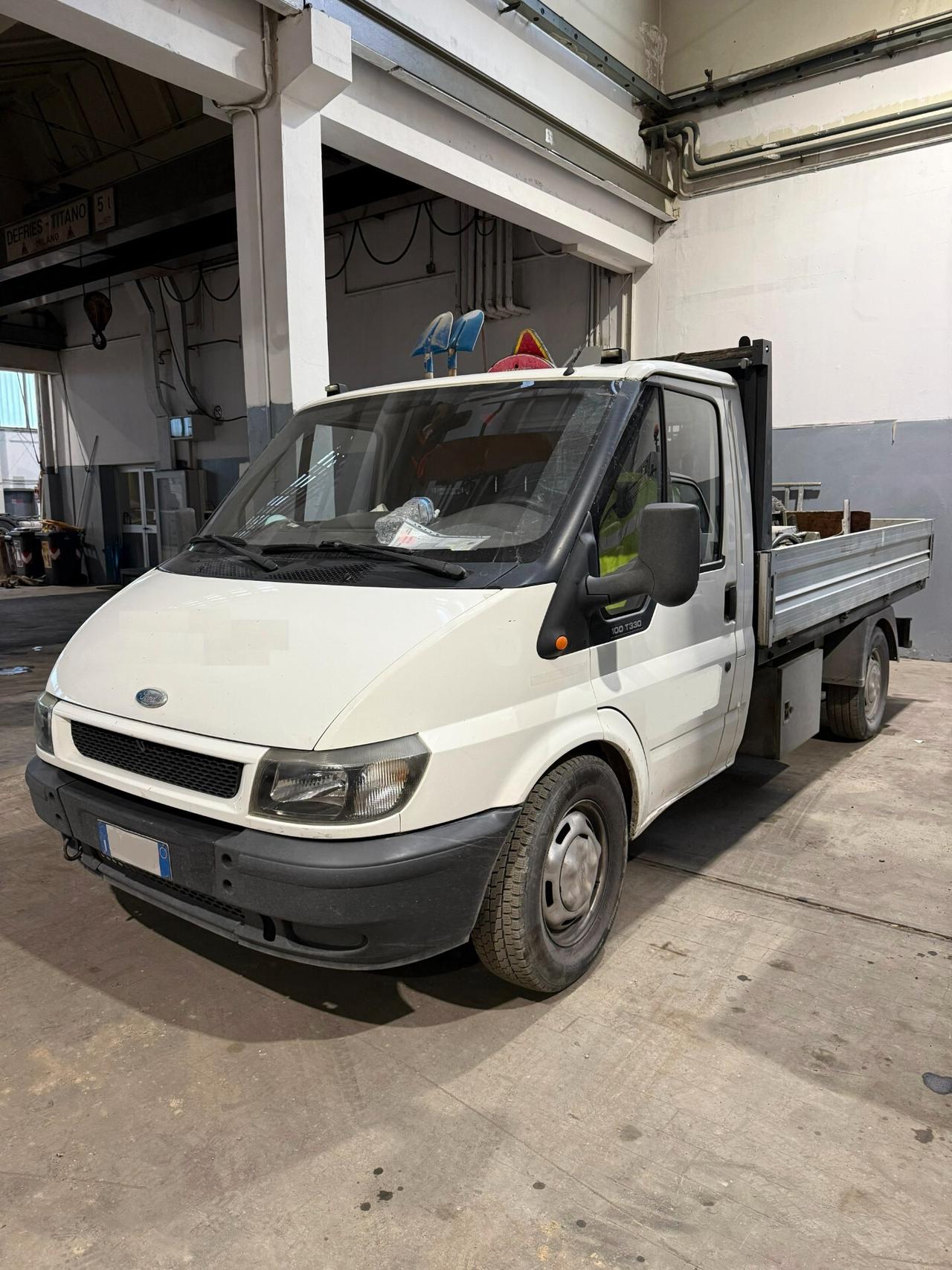 Ford 100 T330, cassone fisso, 65.000km
