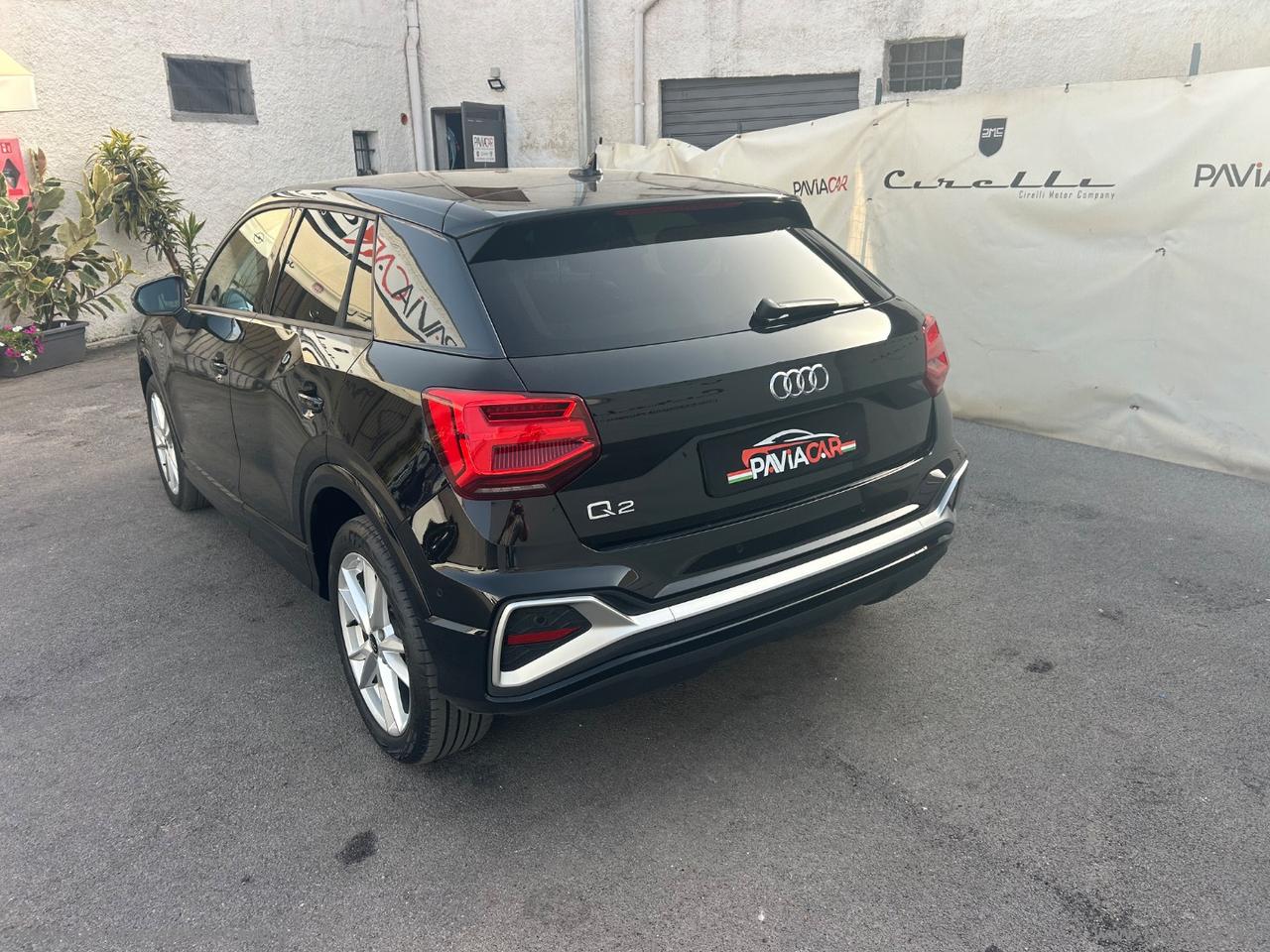 AUDI Q2 35 TFSI S tronic Identity Black