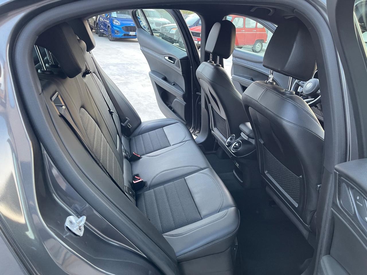 Alfa Romeo Stelvio 2.2 Turbodiesel 160 CV AT8 RWD Sprint