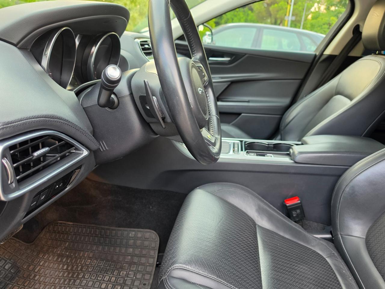Jaguar XE 2.0 D Turbo aut. Portfolio