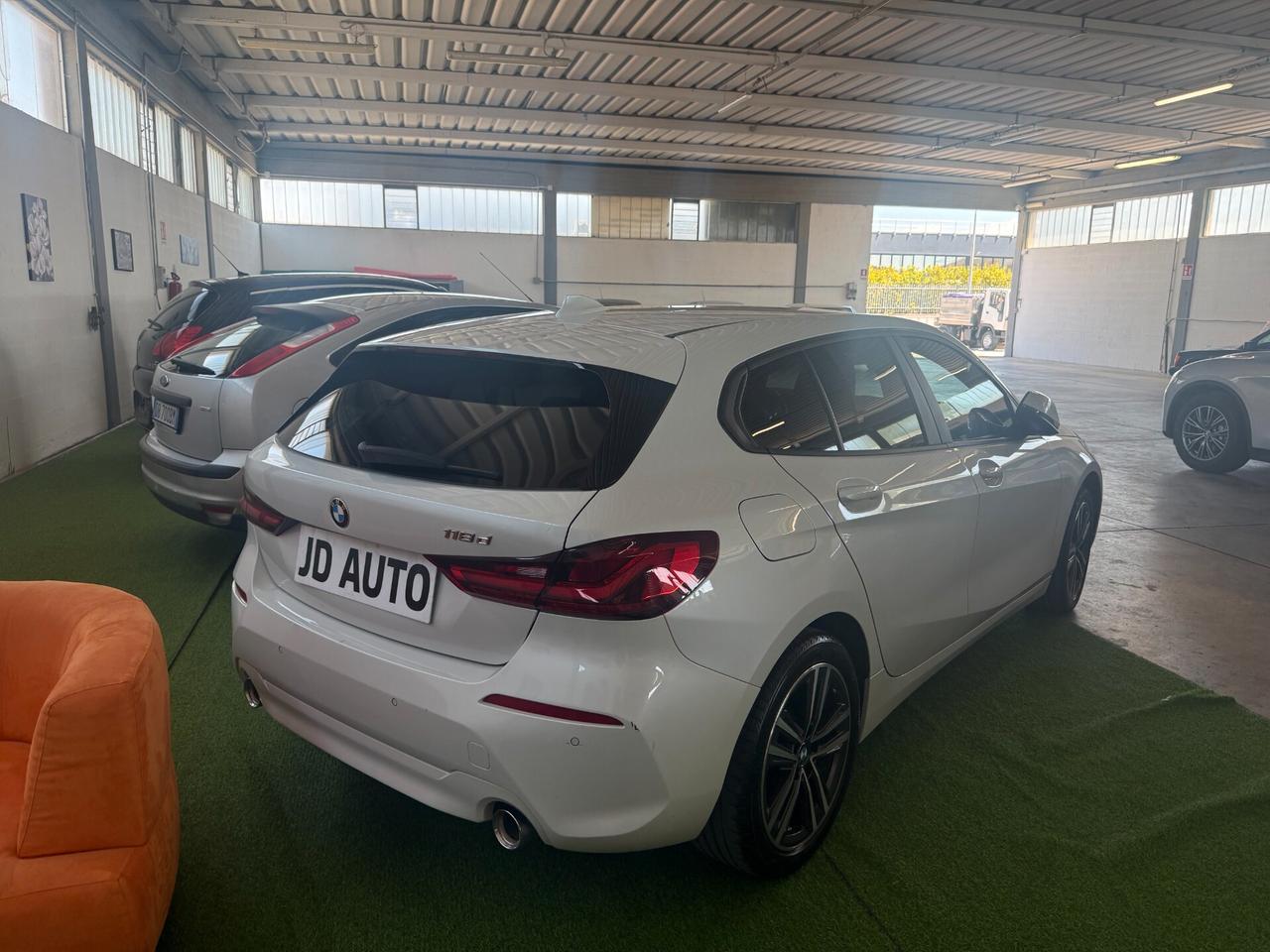 Bmw 118 118d 5p. Business Advantage