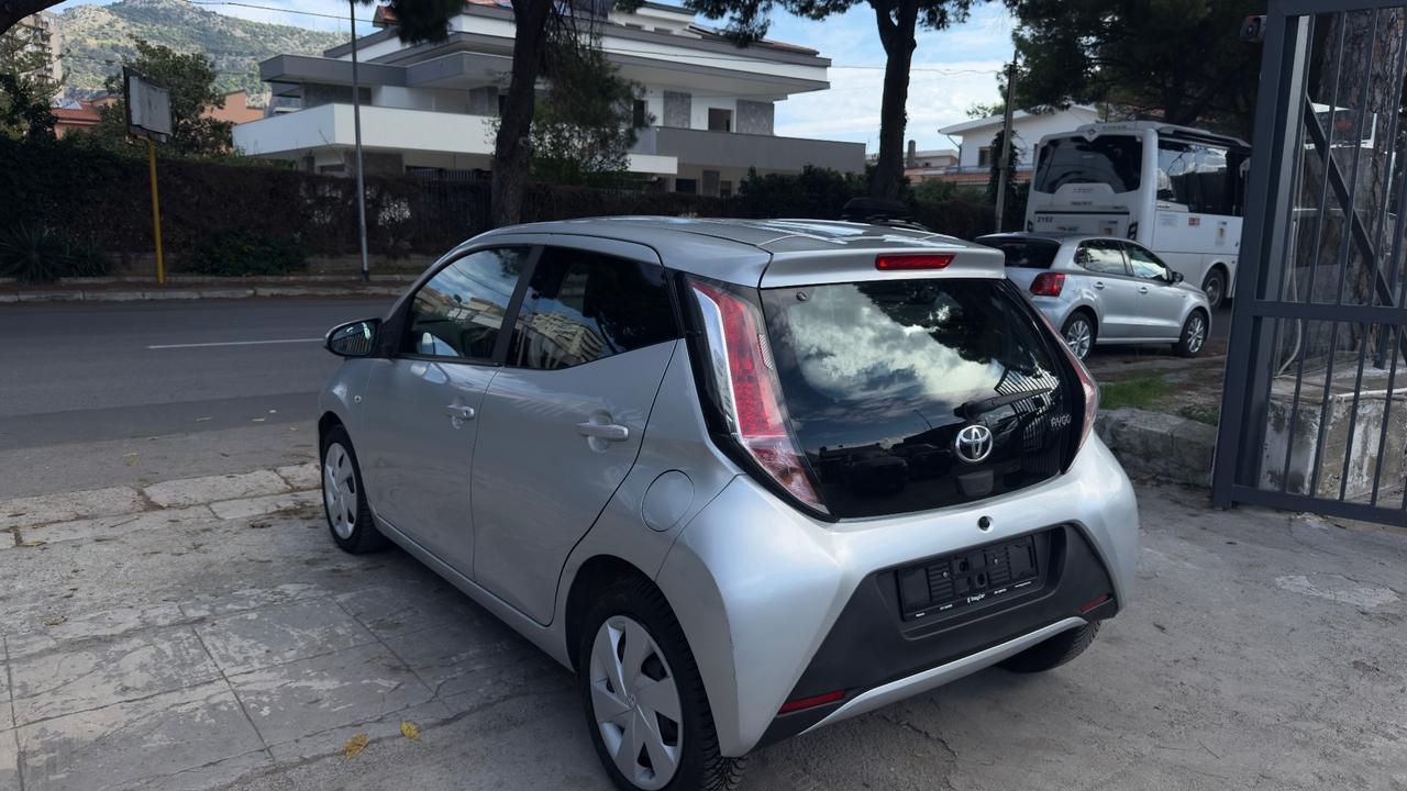 Toyota Aygo 1.0 VVT-i 69 CV 5 porte x-clusiv