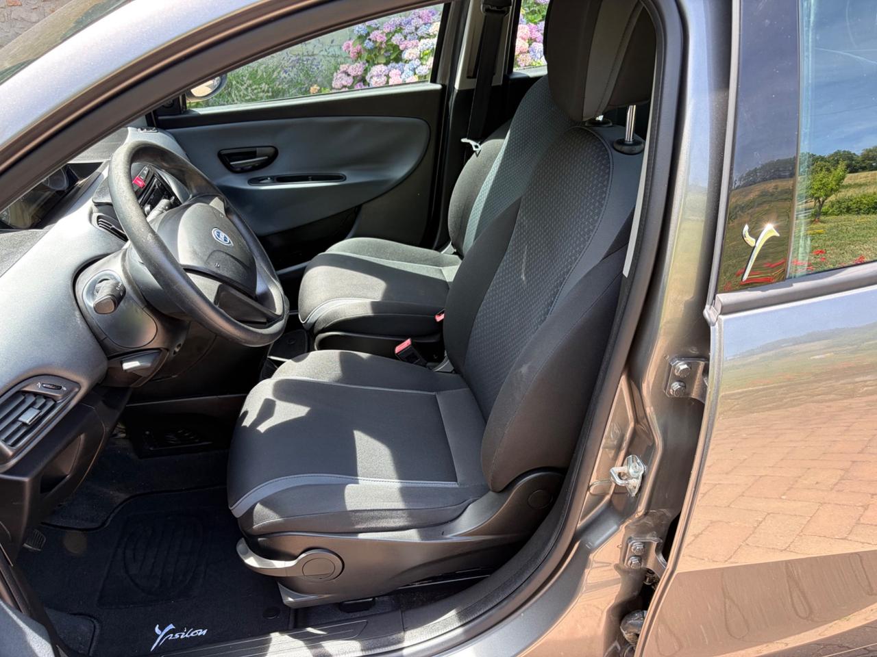 Lancia Ypsilon 1.2 69 CV 5 porte Gold OK NEOPATENTATI