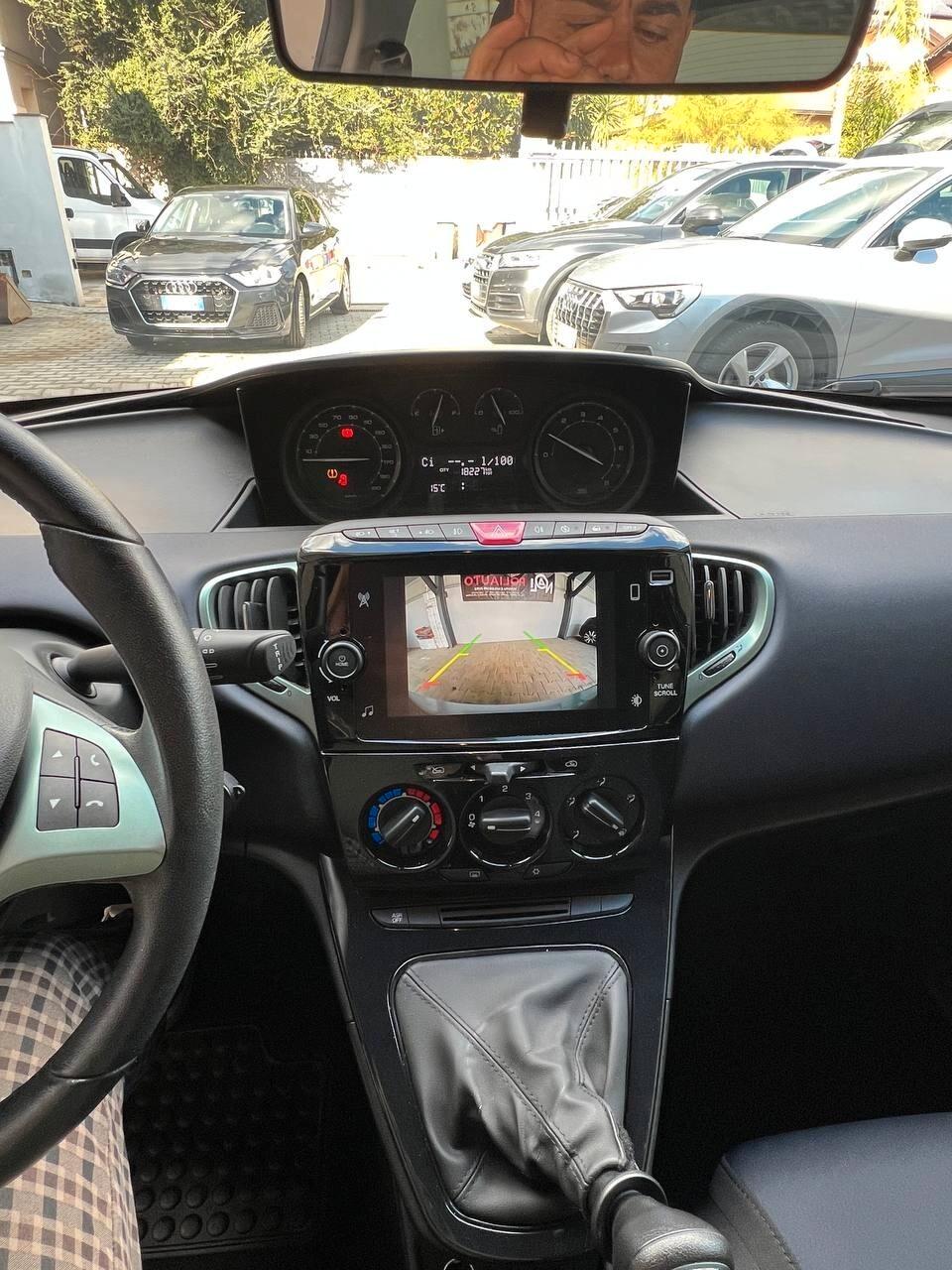 Lancia Ypsilon 1.0 FireFly 5 porte S&S Hybrid Alberta Ferretti
