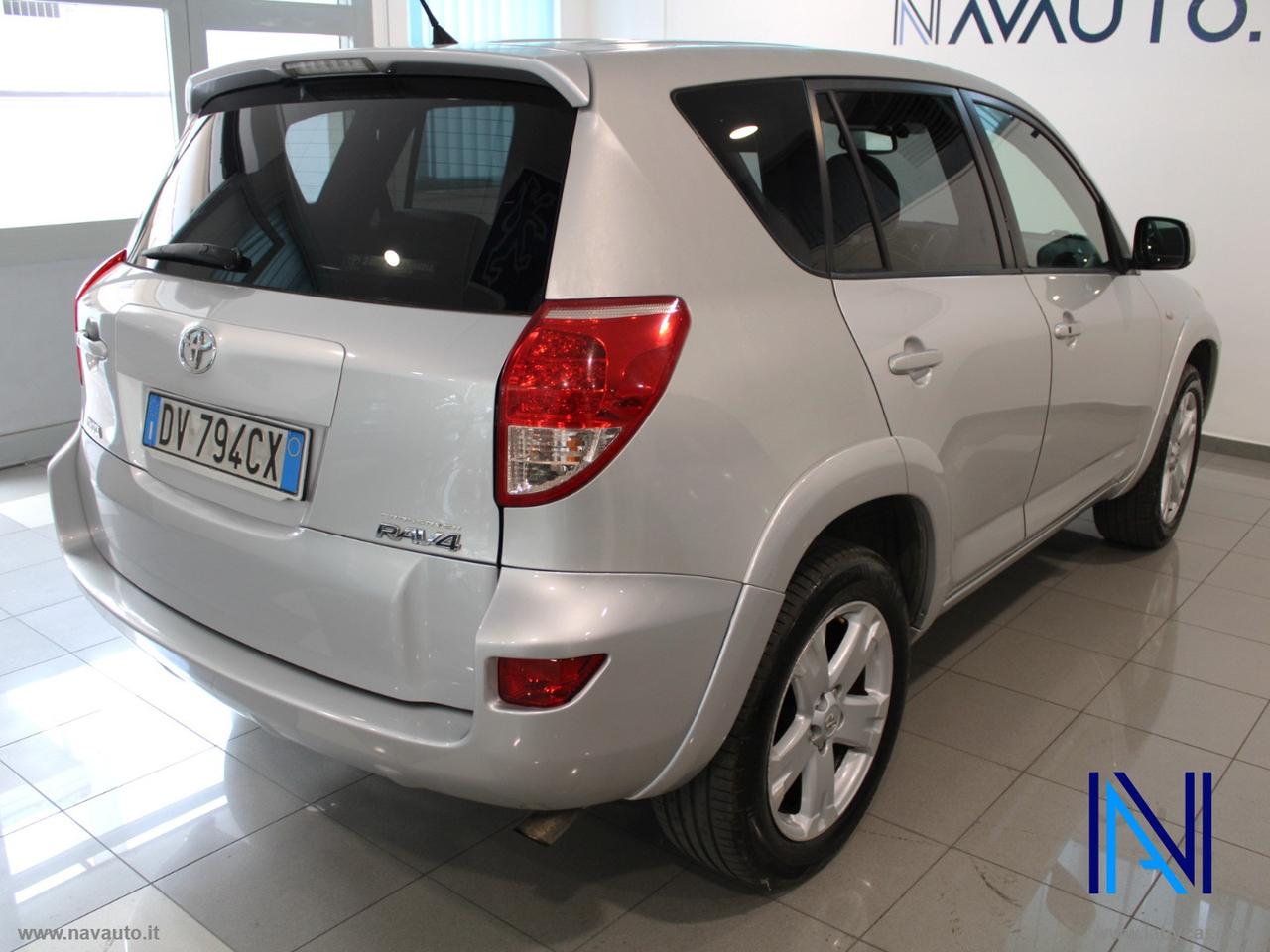 TOYOTA RAV4 2.2 D-4D 177 CV Luxury