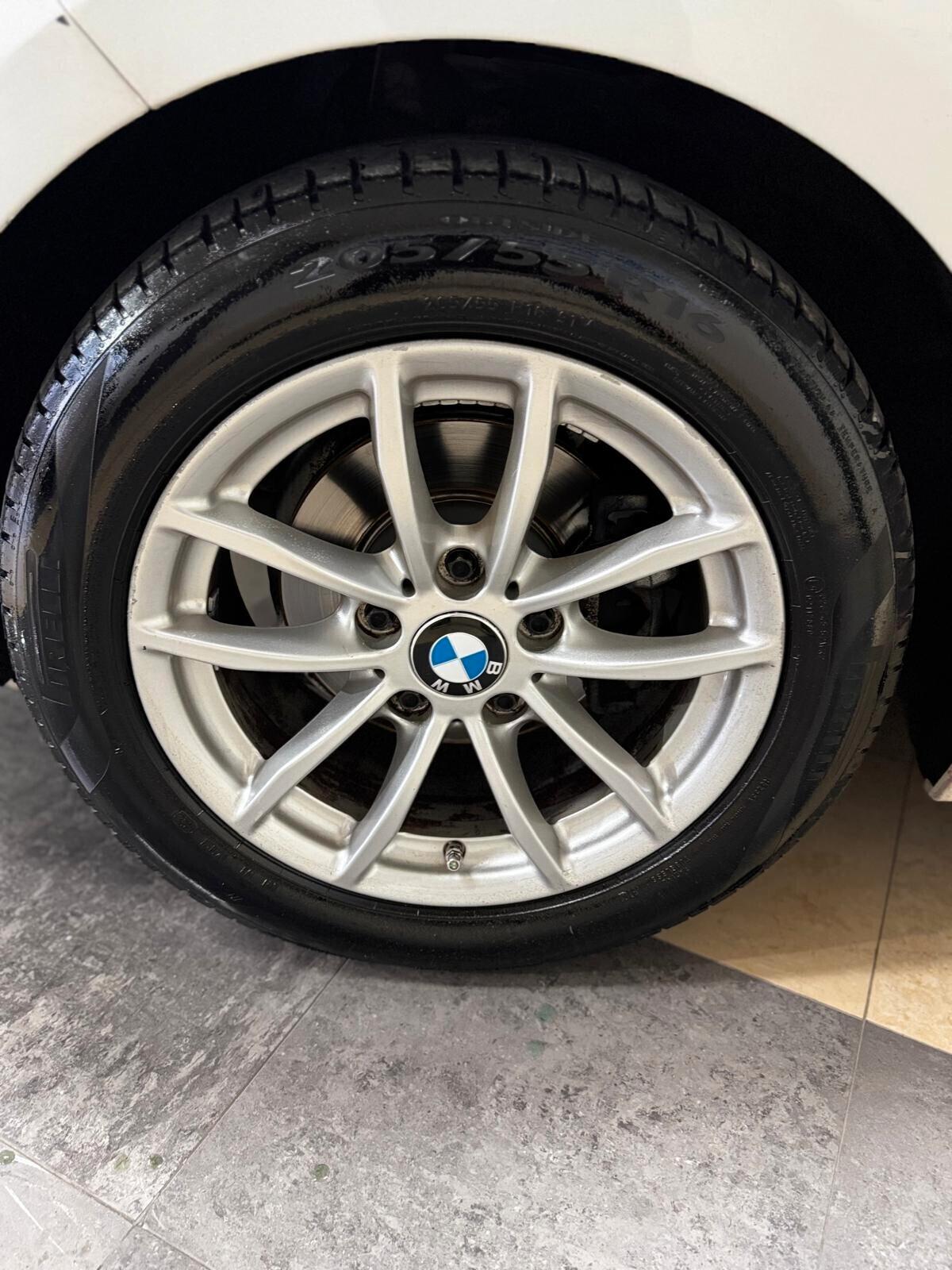 Bmw 116 116d 5p. Urban 2015