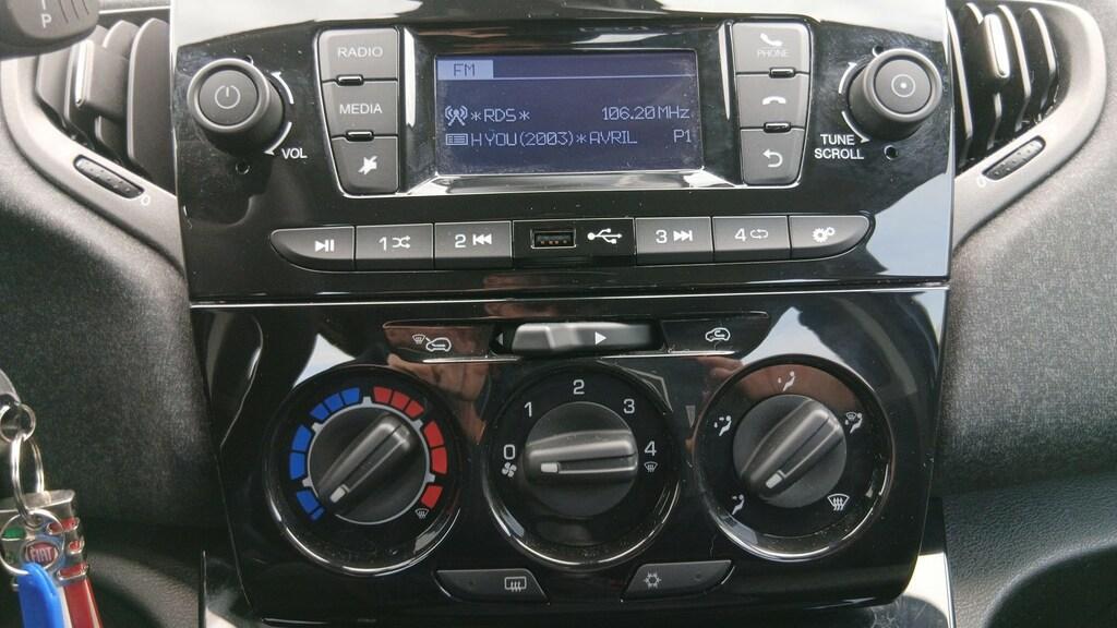 Lancia Ypsilon 5 Porte 1.0 FireFly Hybrid Silver