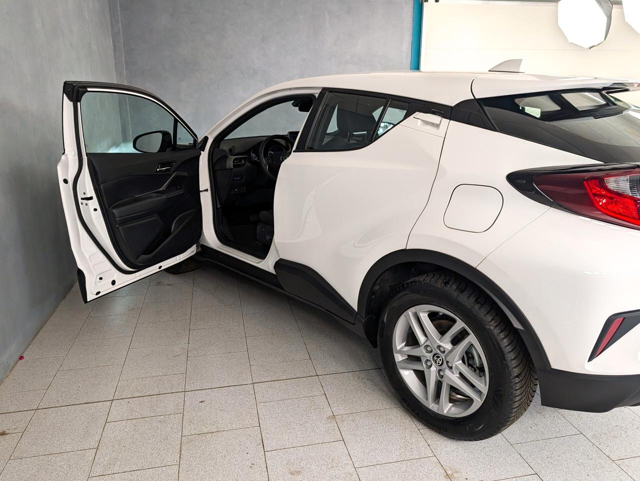 Toyota C-HR 1.8 Hybrid E-CVT Business