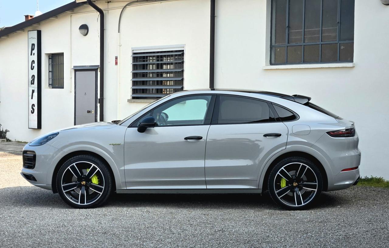 Porsche Cayenne Coupé 3.0 V6 E-Hybrid Platinum Edition