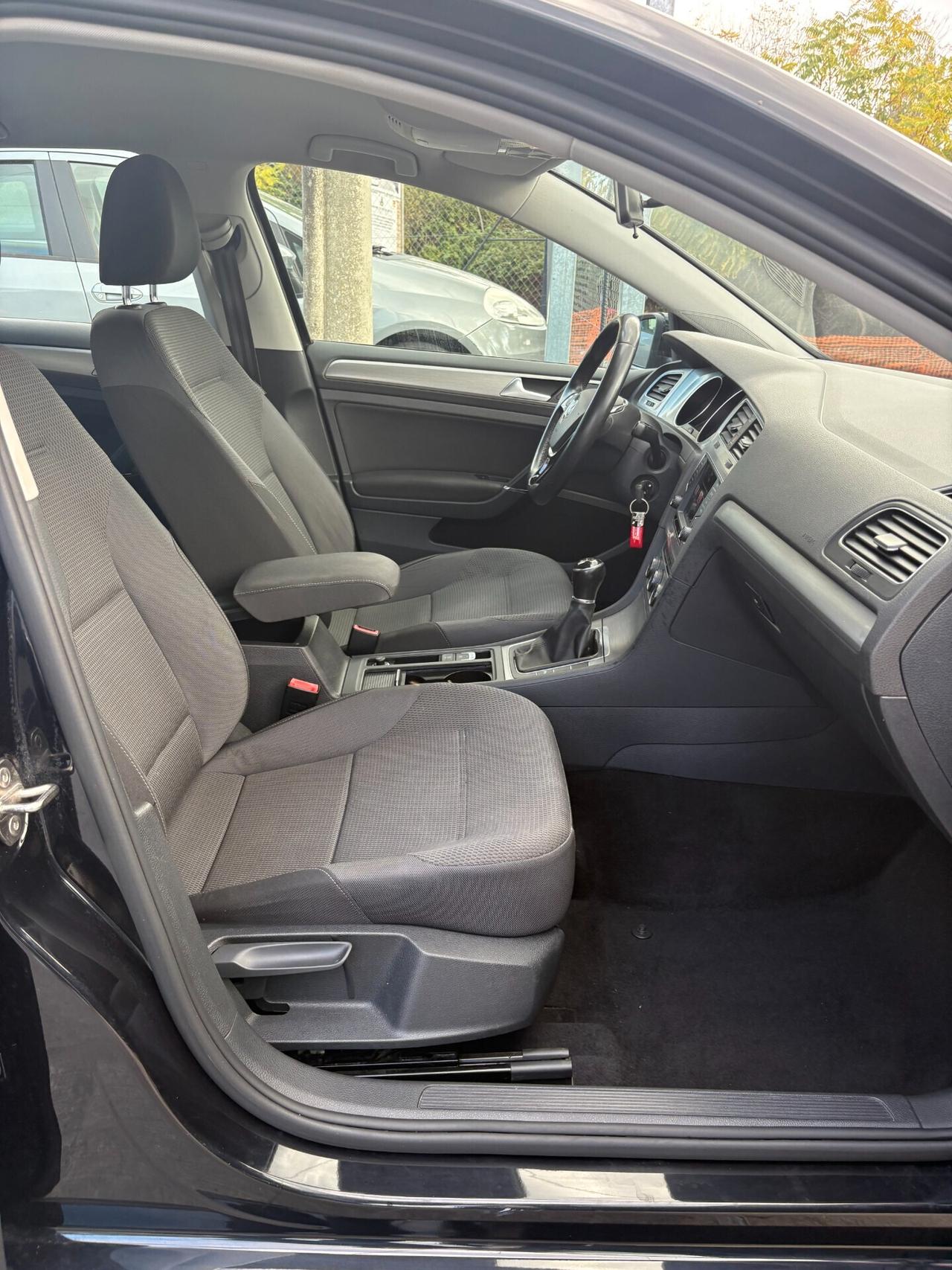 Volkswagen Golf VII 1.6 TDI Highline