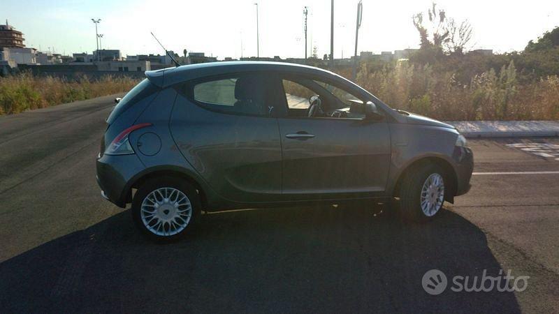 Lancia Ypsilon 1.2 69cv Silver