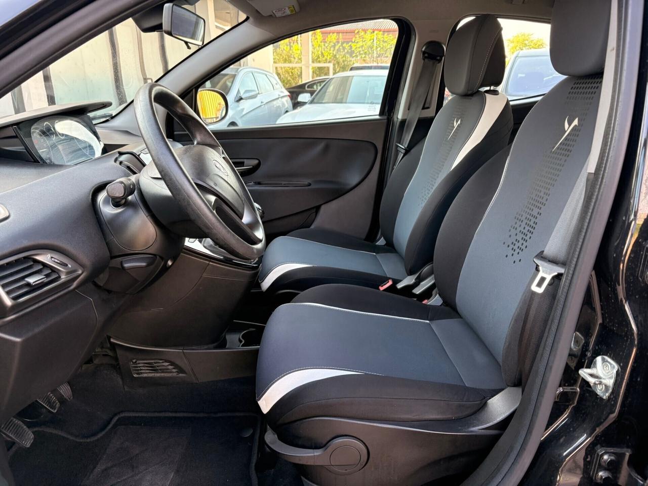 Lancia Ypsilon 1.2 69 CV 5 porte Elefantino