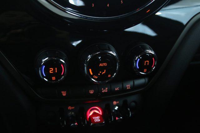 MINI Countryman 2.0 Cooper D Essential Countryman Black Exterior