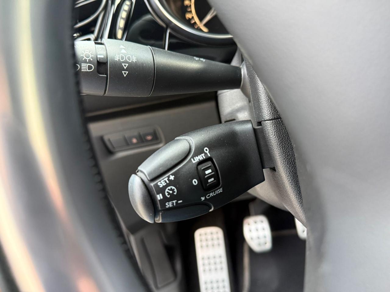 DS3 1.6 THP Performance 208CV Black Special