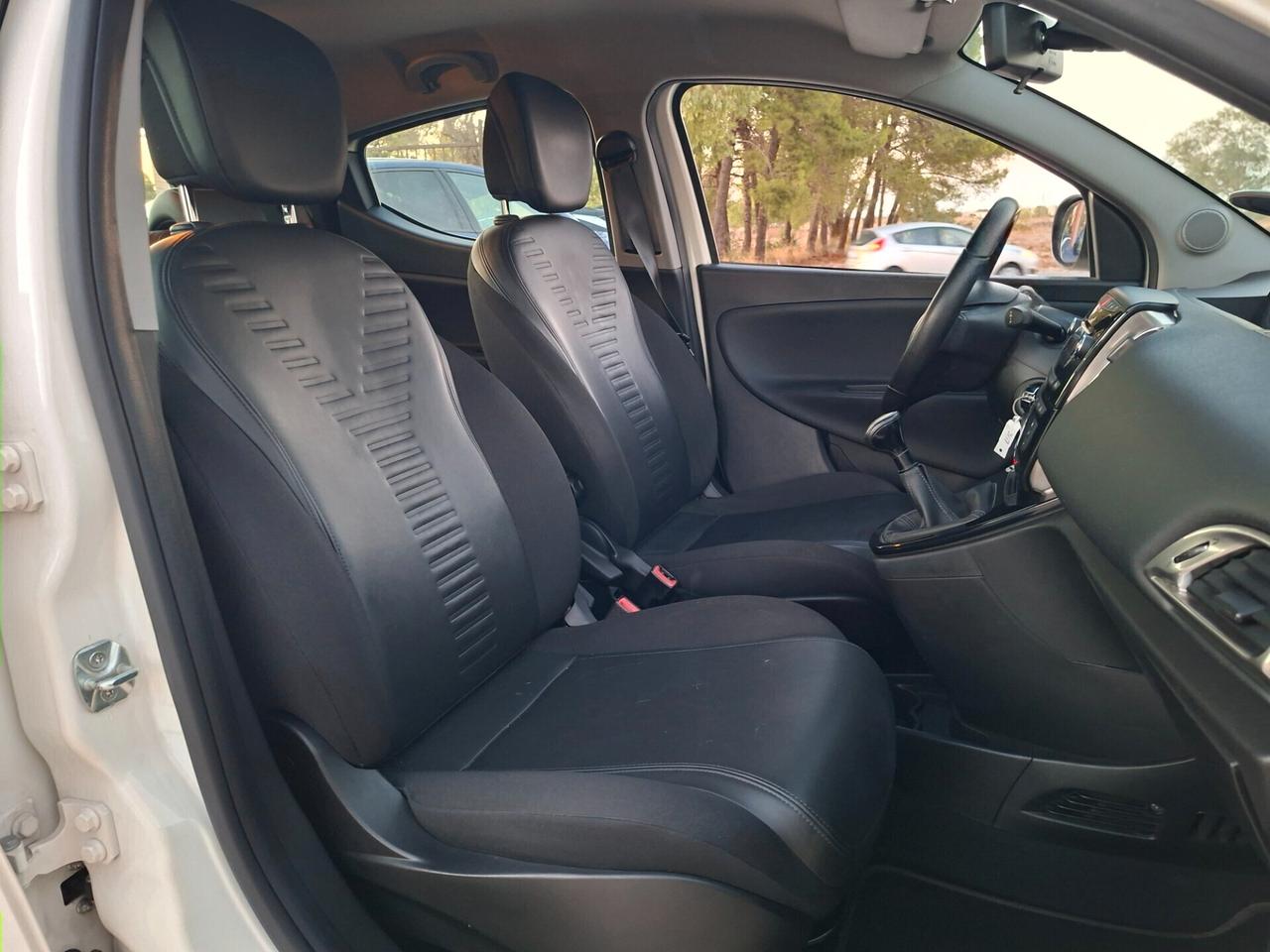 Ypsilon 1.3 MJT 95 CV 5p Platinum *XENON-PELLE*