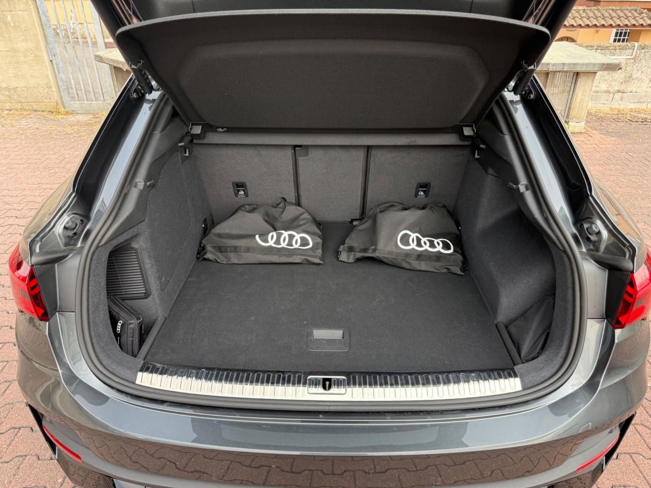 Audi Q3 Sportback 45 TFSI e S tronic Identity Black
