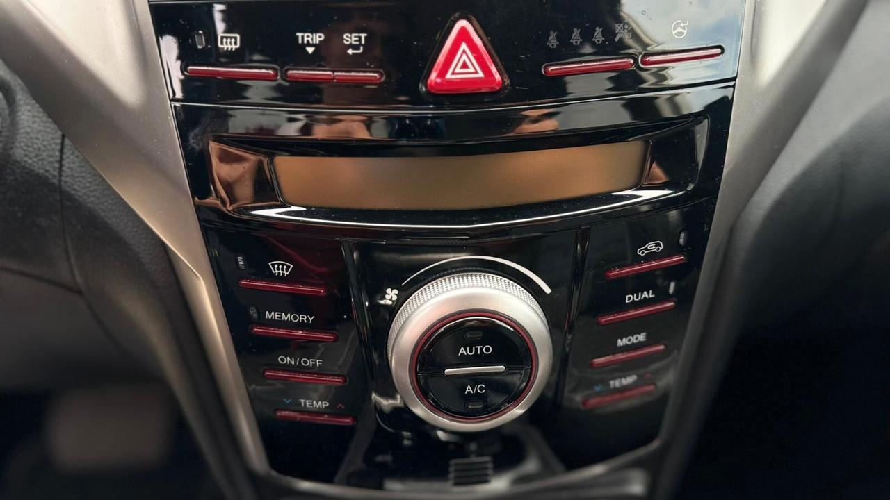 Ssangyong Tivoli 1.6d 2016 AUTOMATICA NEOP.