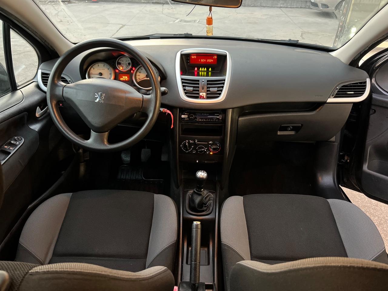 Peugeot 207 1.4 8V 75CV 3p. ONE Line