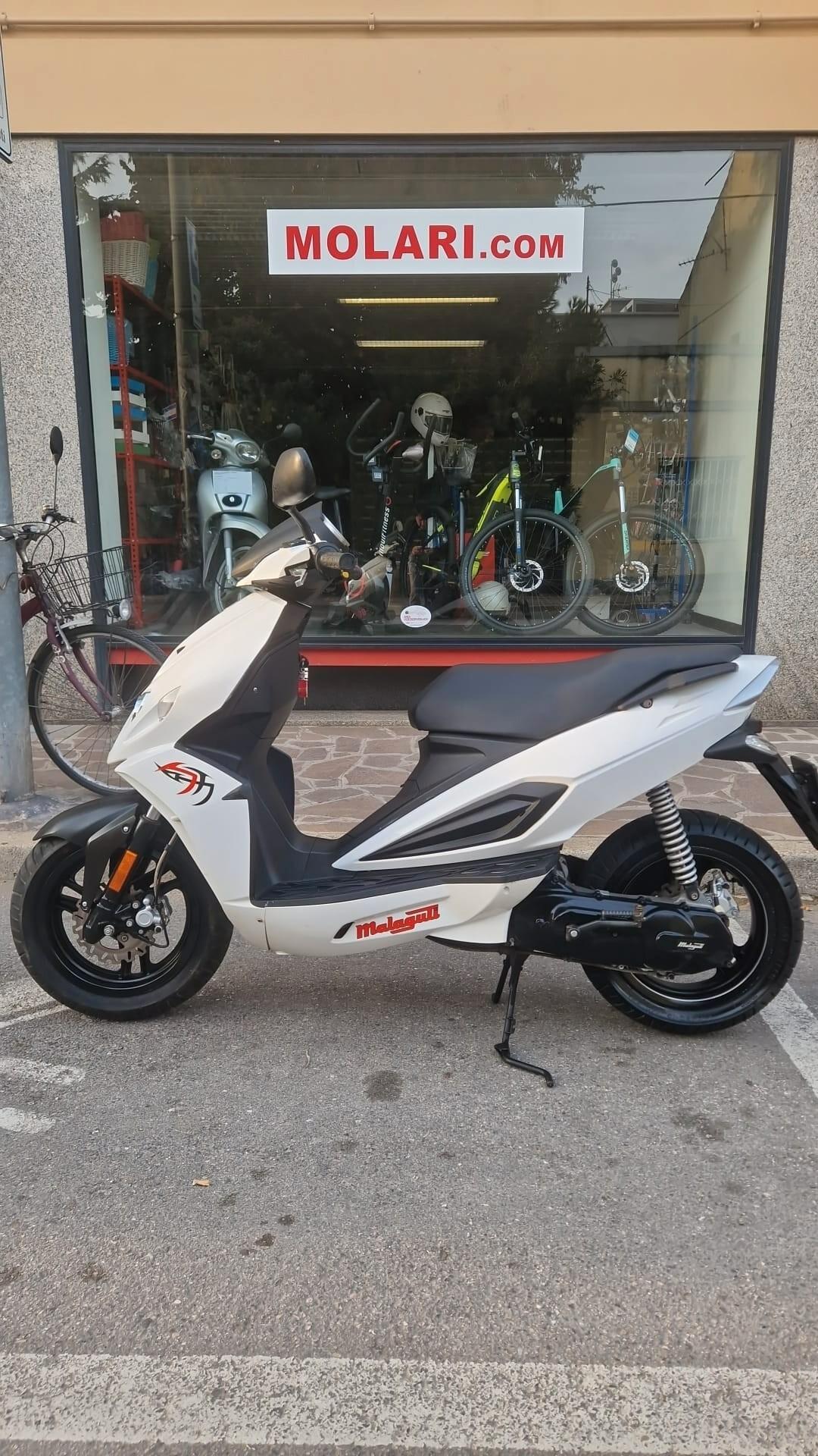 Malaguti Phantom F12R 50 LC Bianco 12-2010