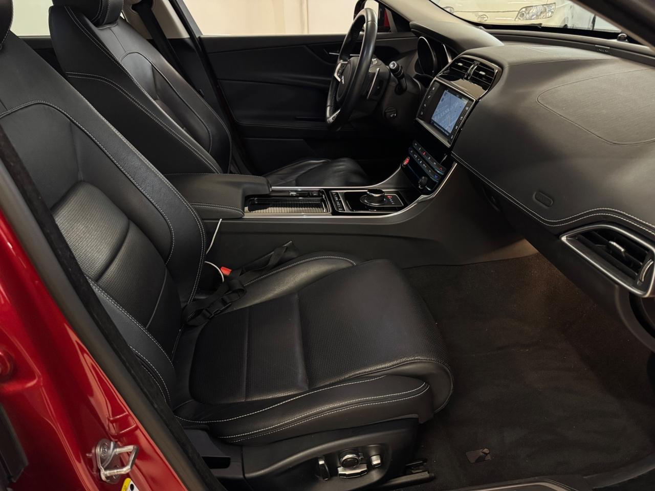 Jaguar XE 2.0 D Turbo 180 CV AWD aut. R-Sport Garantita Permute